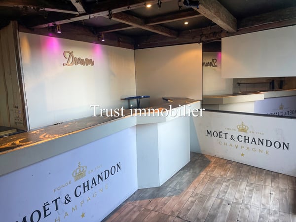 9000. Local à vendre à Crans 6