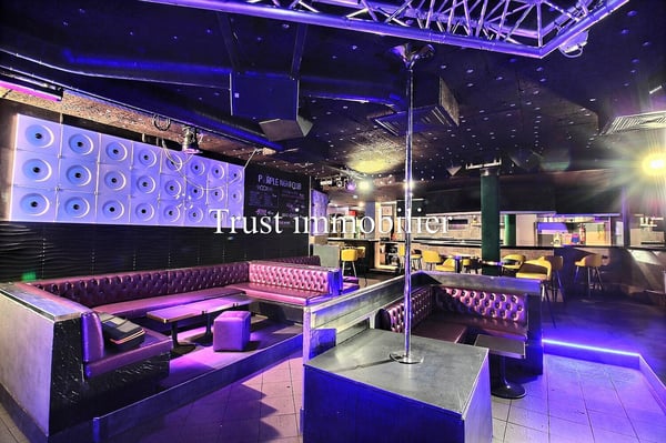 9000. Local à vendre à Crans 2