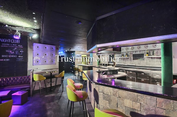 9000. Local à vendre à Crans 4