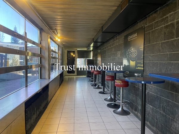 9000. Local à vendre à Crans 5