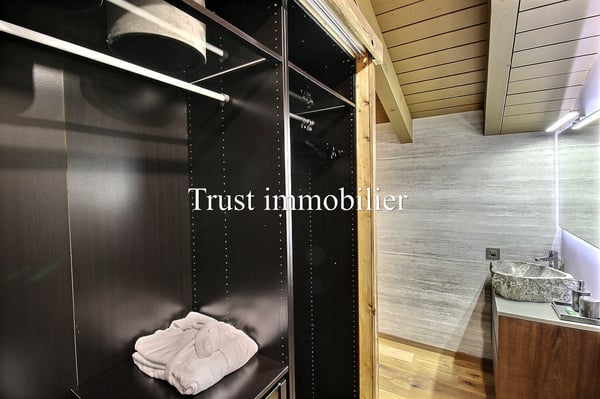 4025L. Incroyable attique 1.5 pcs à louer, proche centre Crans 11