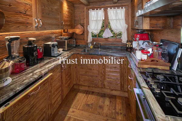 1044. Magnifique chalet de luxe à vendre à Crans-Montana 10