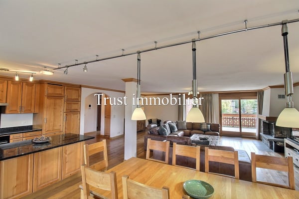 5003. Double appartement en RdC au centre de Crans 2