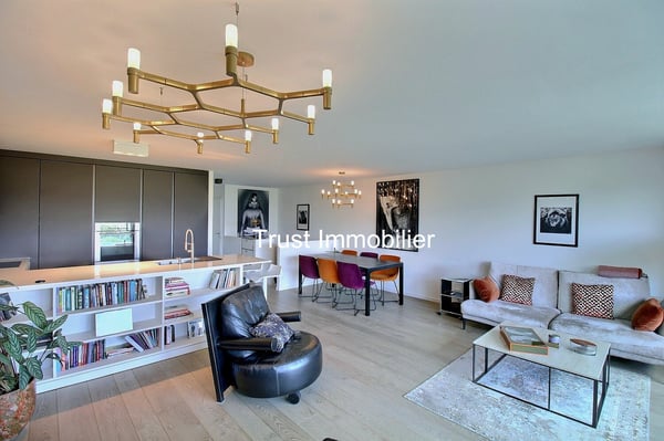 5001. Duplex attique rénové avec vue panoramique - Immeuble moderne 2