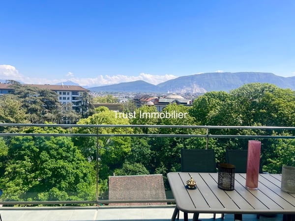 5001. Duplex attique rénové avec vue panoramique - Immeuble moderne 9