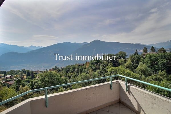 6002. Maison lumineuse avec vue panoramique sur les montagnes 9