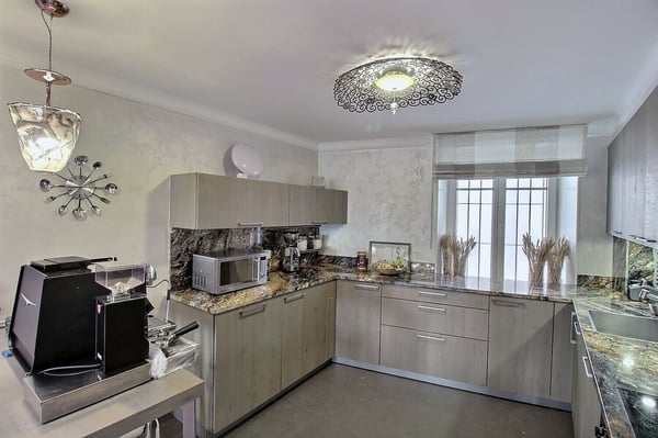 4002. Appartement moderne au centre de Montreux, vue lac 4