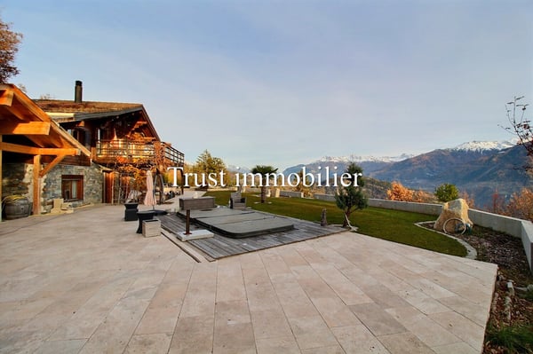 Vue panoramique et tranquillité garanties pour ce Chalet 5