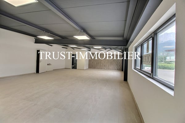 9002-MV-Saxon-Surface commerciale moderne de 102,6 m² 3
