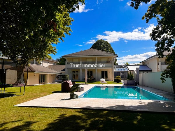 6033.A Genève Conches : Villa moderne avec vue sur le Salève 1