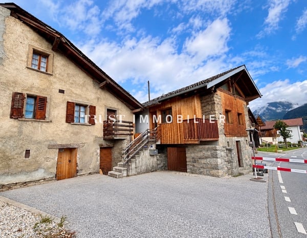 LUC / AYENT - MAGNIFIQUE GRANGE RÉNOVÉE AVEC MAISON VILLAGEOISE