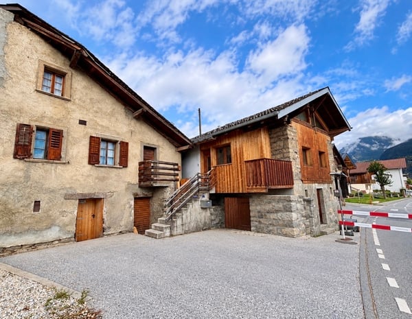 LUC / AYENT - MAGNIFIQUE GRANGE RÉNOVÉE AVEC MAISON VILLAGEOISE