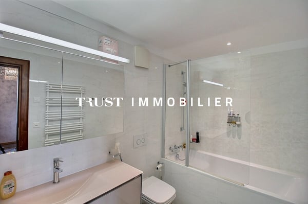 4002.EG Appartement moderne au centre de Montreux, vue lac 9