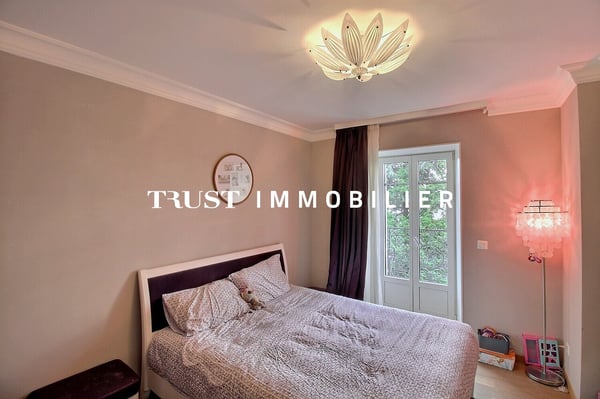 4002.EG Appartement moderne au centre de Montreux, vue lac 11