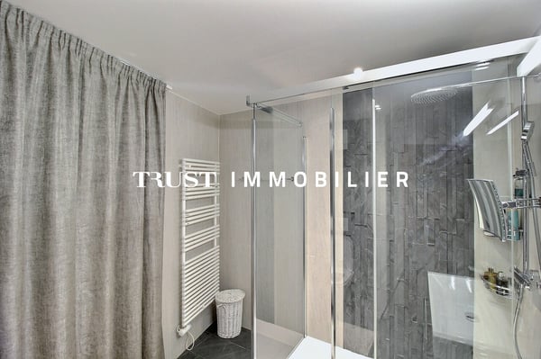 4002.EG Appartement moderne au centre de Montreux, vue lac 10
