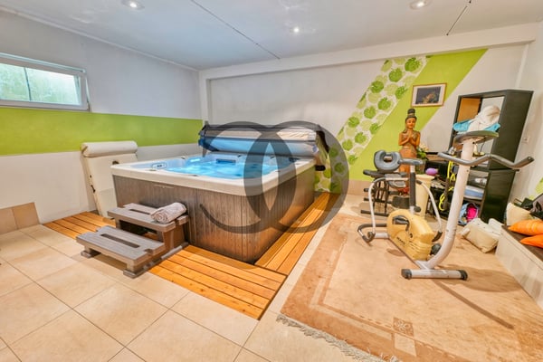 Superbe propriété familiale avec piscine 12