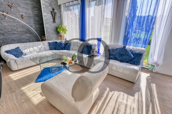 Superbe propriété familiale avec piscine 5