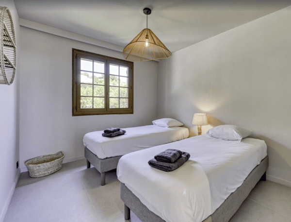 PROCHE BANDOL LOUE VILLA BORD DE MER A LA SEMAINE DOMAINE PRIVE AVEC PISCINE 11