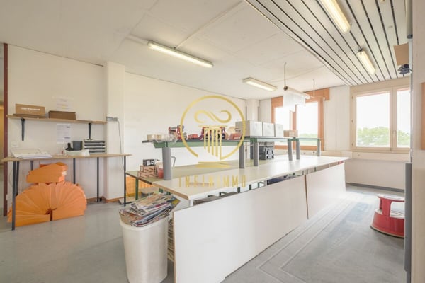 MORGES - Surface commerciale avec vue lac ! 2