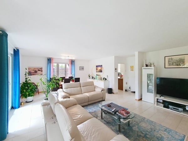 Exclusivité - RENENS, OBJET RARE! Villa mitoyenne non soumise à une PPE de 1.5 p. avec grand jardin. 6