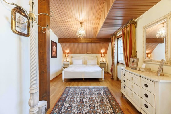 CROIX-SUR-LUTRY, superbe villa de maître avec 2810 m² de terrain et vue imprenable sur le lac ! 8