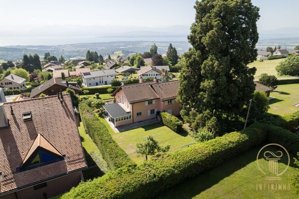 Exclusivité! ARZIER-LE-MUIDS - magnifique villa jumelle de 6.5 pièces - Prix négociable. 1