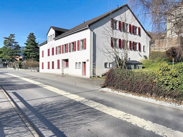 A BALLAIGUES - bel immeuble de rendement de 5 appartements, 2 dépôts et 9 places de parc 2