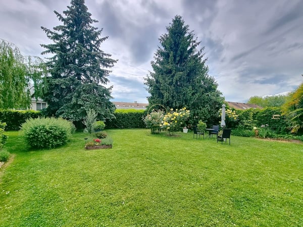 RENENS - Villa mitoyenne non soumise à une PPE de 5.5 p. avec grand jardin. 1