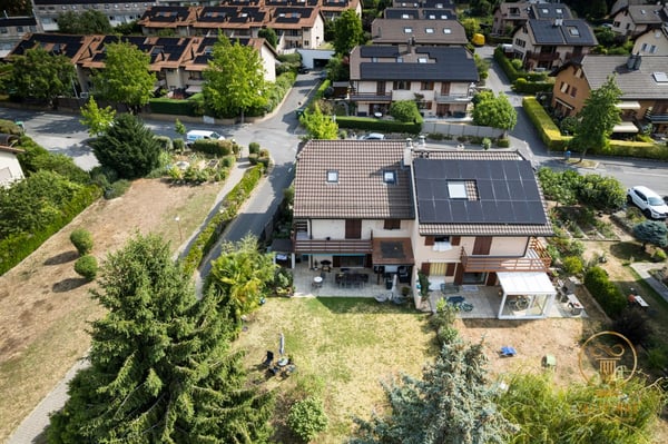 RENENS - PORTES OUVERTES SUR RDV SAMEDI 25 JUILLET DE 9h00 A 11h30 - Villa mitoyenne de 8.5 p. avec grand jardin. 1