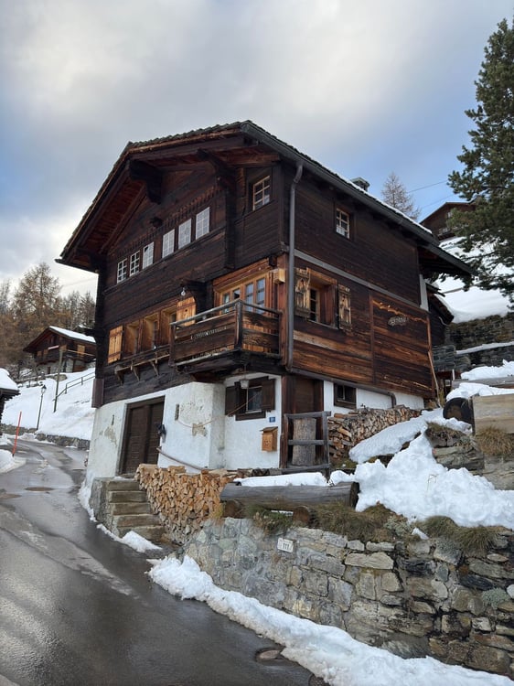 CHANDOLIN - Nouveau Prix! Châlet traditionnel de 7 pièces 9