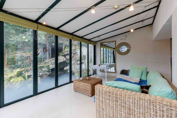 SULLENS, coup de coeur! Maison villageoise en bordure de zone agricole. 6