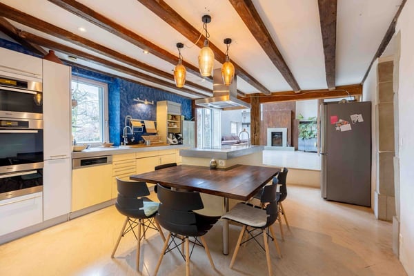 SULLENS, coup de coeur! Maison villageoise en bordure de zone agricole. 4