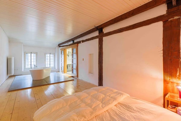 SULLENS, coup de coeur! Maison villageoise en bordure de zone agricole. 11