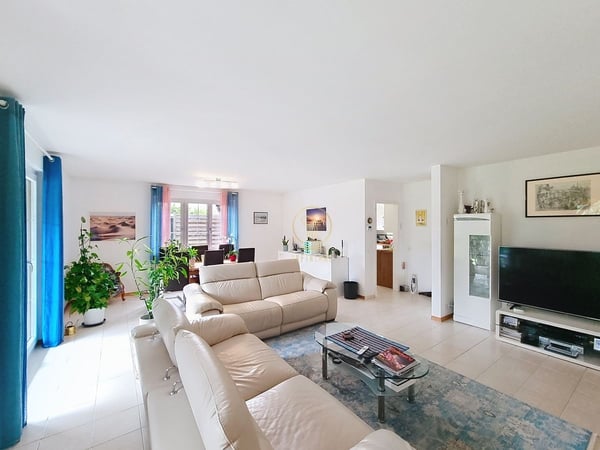 RENENS - Villa mitoyenne de 5.5 p. avec grand jardin. Pas inscrite dans une PPE. 5