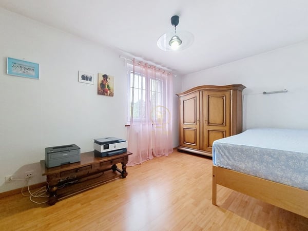 RENENS - Villa mitoyenne de 5.5 p. avec grand jardin. Pas inscrite dans une PPE. 8
