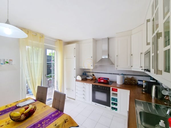 RENENS - Villa mitoyenne de 5.5 p. avec grand jardin. Pas inscrite dans une PPE. 7