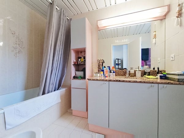RENENS - Villa mitoyenne de 5.5 p. avec grand jardin. Pas inscrite dans une PPE. 12