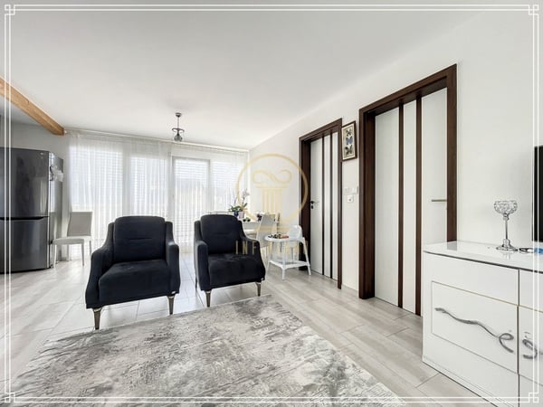 A YVERDON-LES-BAINS, lot de 4 maisons mitoyennes sur 3 niveaux, 1 appartement et 1 dépendance 16