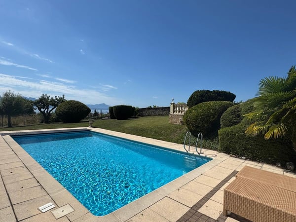 ST-PREX - Maison de charme avec piscine et vue sur le lac à louer à St-Prex 2