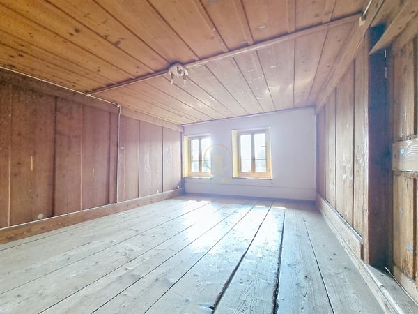 BRENLES, Ferme 5.5 p. de 1851 à rénover avec terrain agricole de 6000m2 potentiel. 6