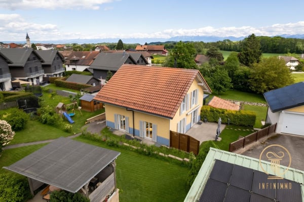 EXCLUSIVITE! A 3' de GIMEL - jolie villa jumelle de 5.5 pièces dans un quartier calme et très agréable. 1