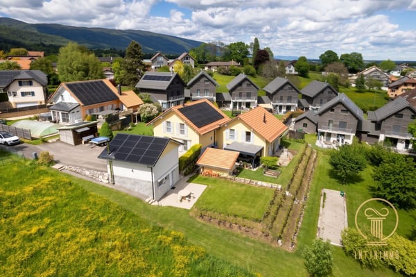 EXCLUSIVITE! A 3' de GIMEL - jolie villa jumelle de 5.5 pièces dans un quartier calme et très agréable. 2