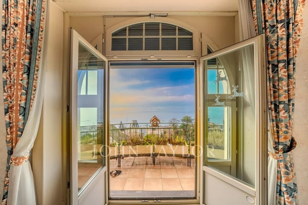 EN EXCLUSIVITÉ : Propriété d'exception avec vue panoramique 3