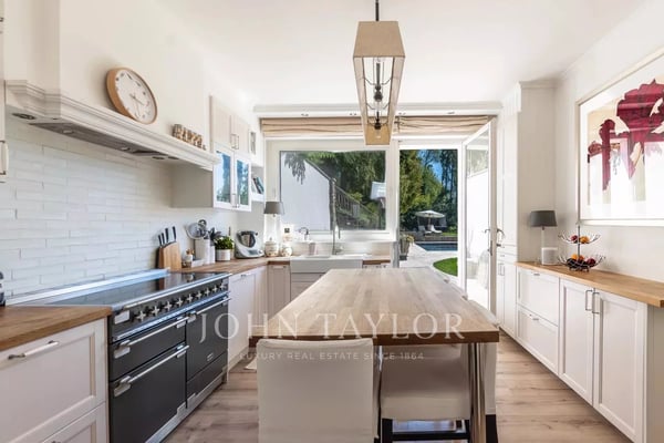 SPECTACULAIRE! Propriété avec piscine et vue panoramique 11