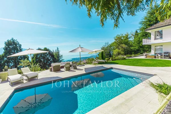 SPECTACULAIRE! Propriété avec piscine et vue panoramique 3