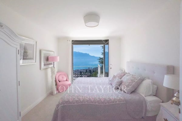 SPECTACULAIRE! Propriété avec piscine et vue panoramique 12