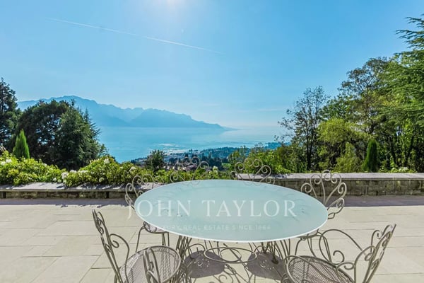 SPECTACULAIRE! Propriété avec piscine et vue panoramique 4