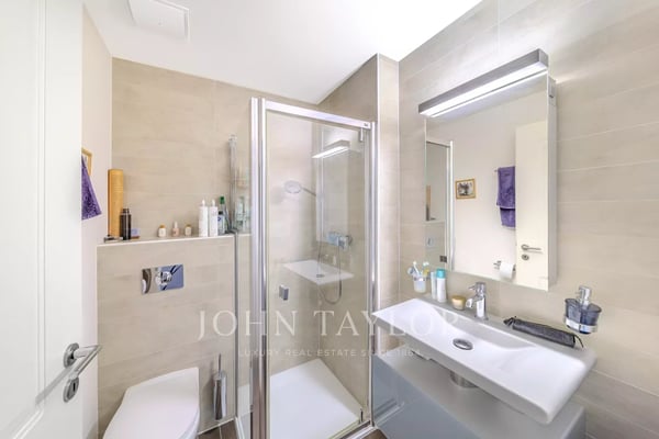 EXCLUSIVITÉ! Bel appartement avec une vue à couper le souffle 9