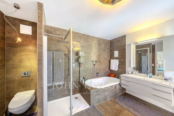 EXCLUSIVITÉ! Bel appartement avec une vue à couper le souffle 7