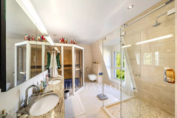 Appartement duplex d'exception en attique 6